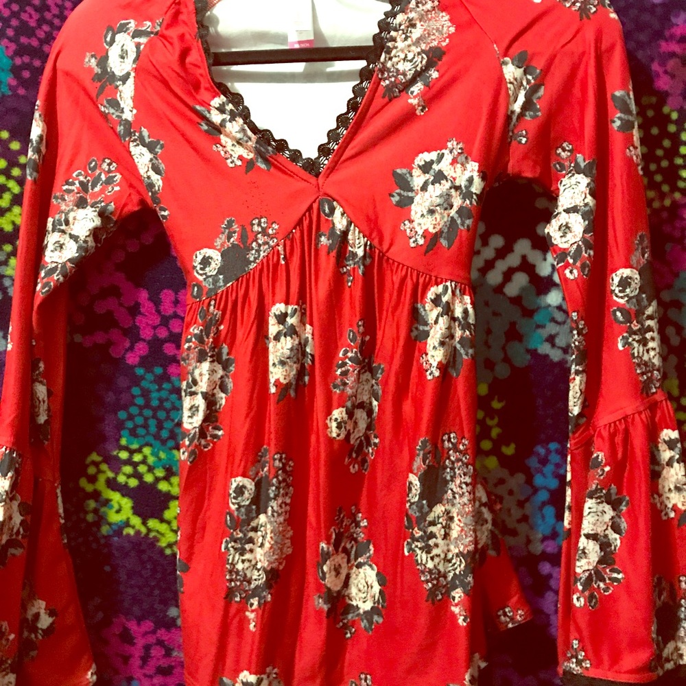 Xs red floral blouse